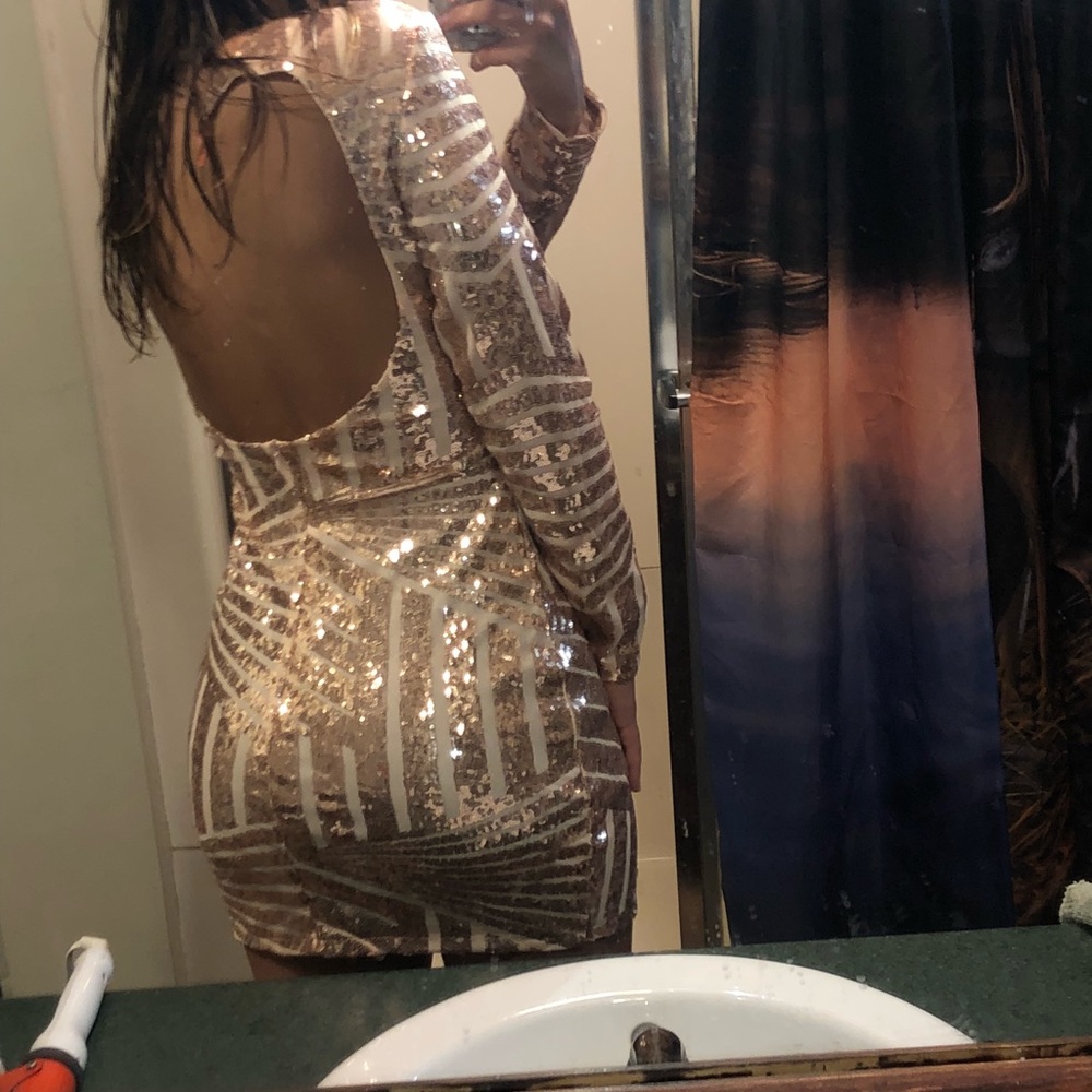 Tight long sleeve dress - Picture 3 of 3